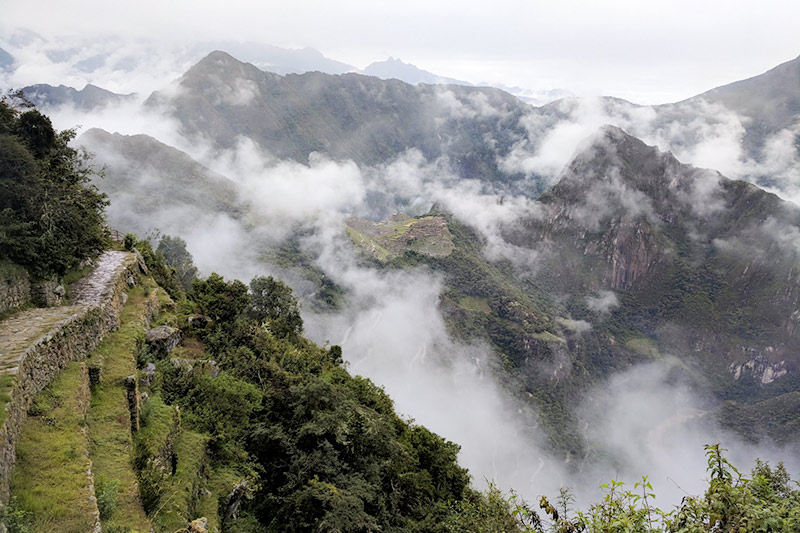 Machu Picchu con neblina