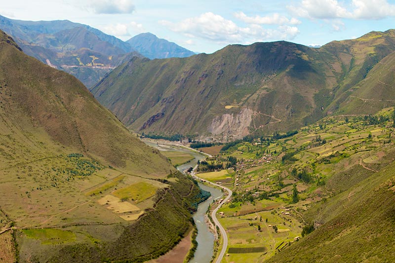 Río Vilcanota atravesando por el Valle Sagrado